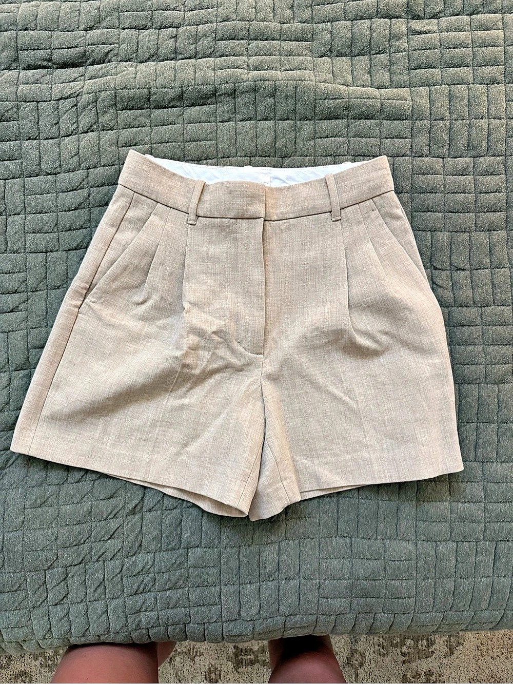Aritzia The Effortless Pant High Waist Shorts in Beige Size 4